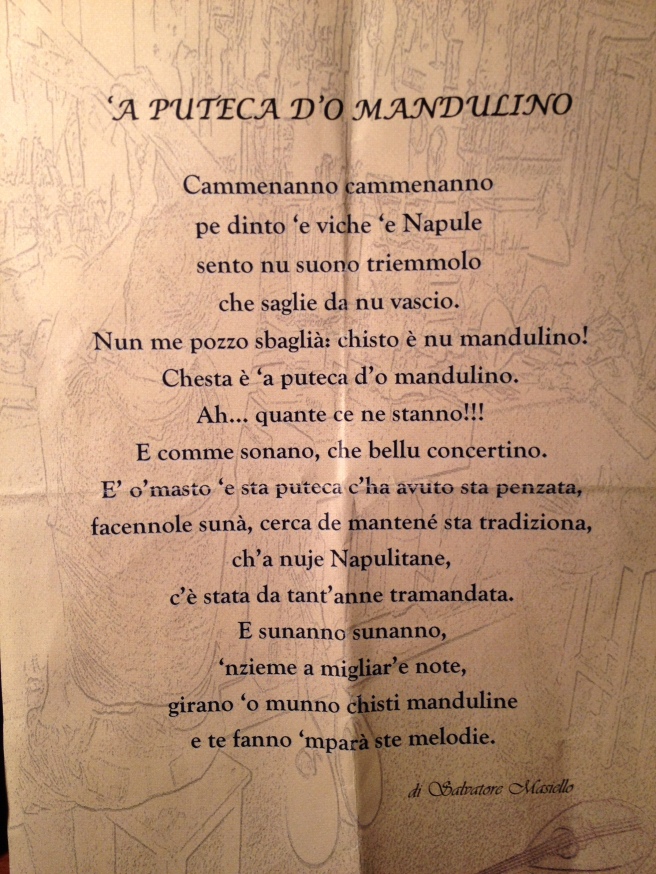 Poem in Napoletano by Salvatore Masiello about the beauty of the trembling notes of the mandolin, music that travels the world from his workshop to keep alive a tradition that passed down through generations of families in Naples